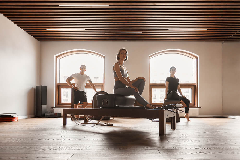 Group-of-friends-doing-pilates-kneeling-glutes-exe-2026-03-16-03-39-56-utc. Jpg