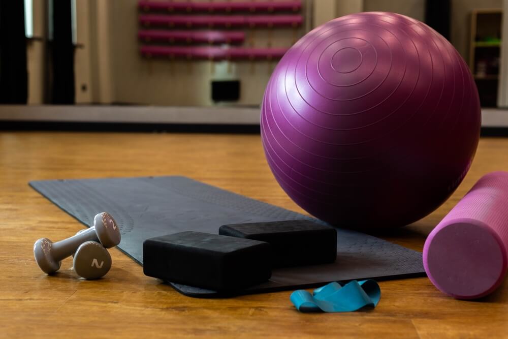 Set-of-sports-equipment-with-fitness-ball-and-yoga-2026-03-09-08-57-31-utc. Jpg